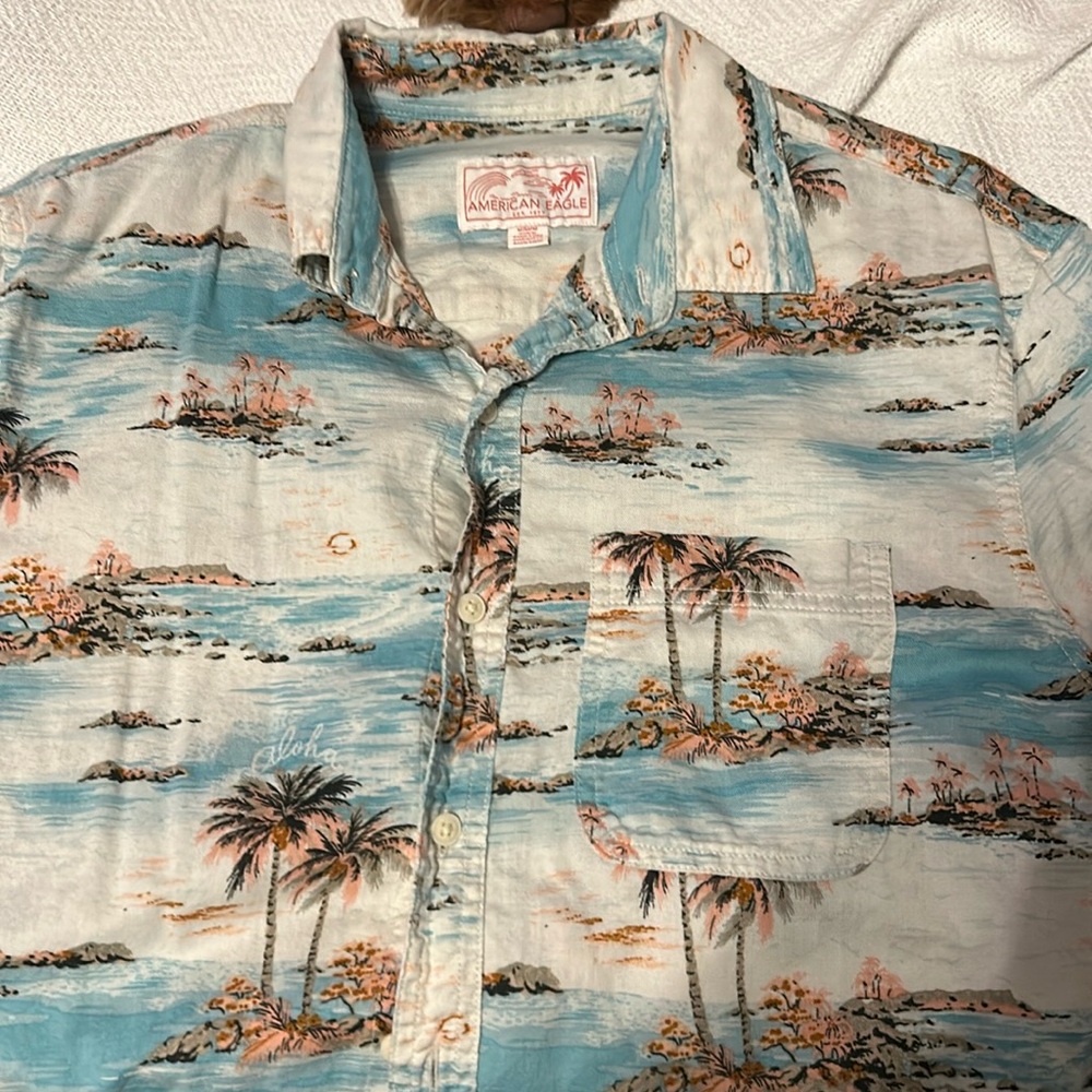 Men’s American Eagle Hawaiian print button down, size medium